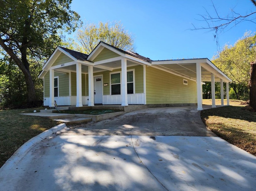 665 N Rusk Ave, Denison, TX 75020
