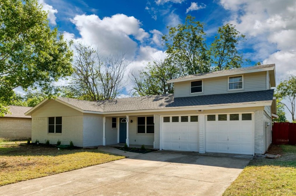 721 Meadowview Dr, Crowley, TX 76036-3035