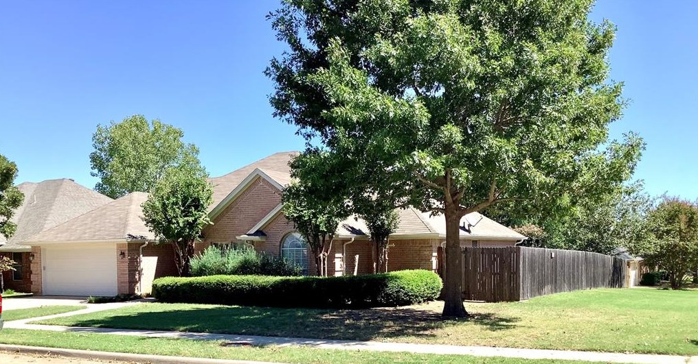 7316 Hidden Oaks Dr, Fort Worth, TX 76182