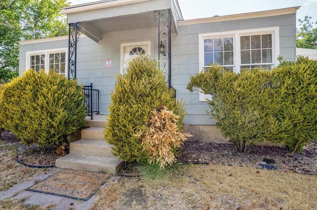 303 Byron St, Fort Worth, TX 76114