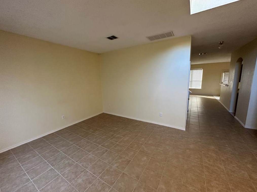 305 Sun Meadow Ln, Fort Worth, TX 76140