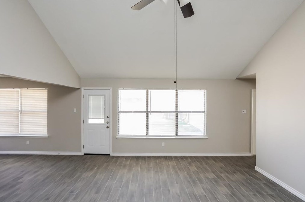 1249 Roan Dr, Lancaster, TX 75134