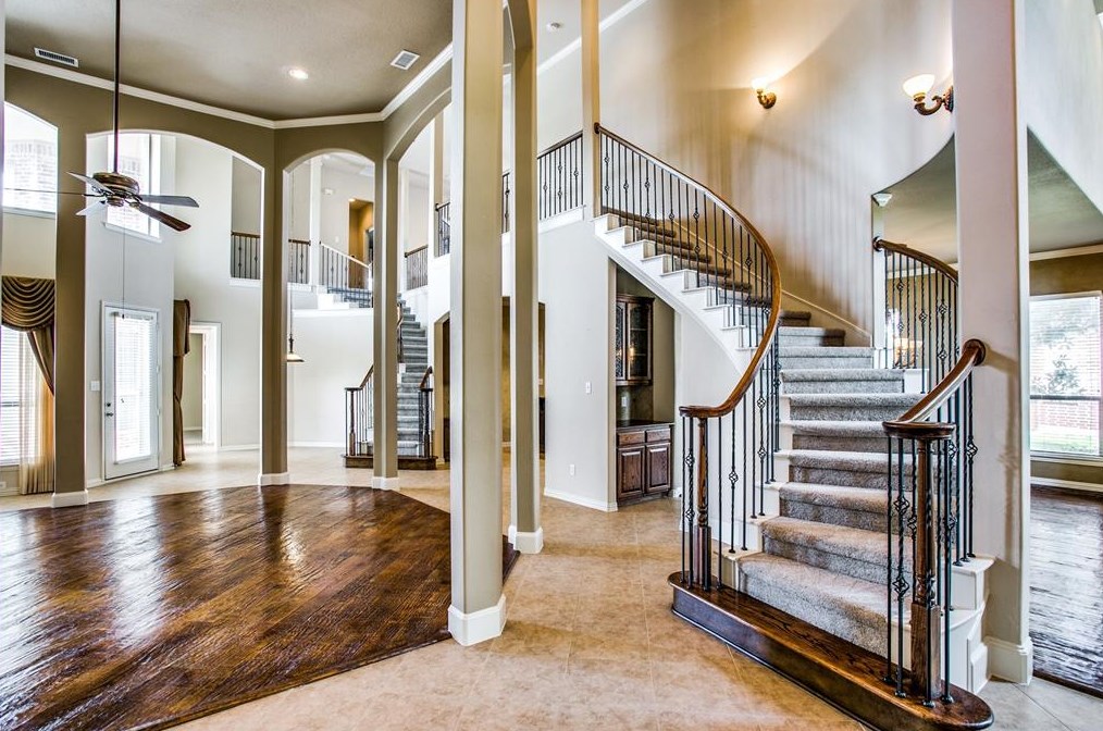 1401 Van Winkle Dr, Carrollton TX  75007-1211 exterior