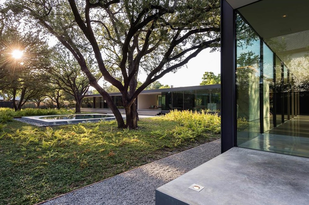 11345 Ricks Cir, Dallas TX  75230-3029 exterior