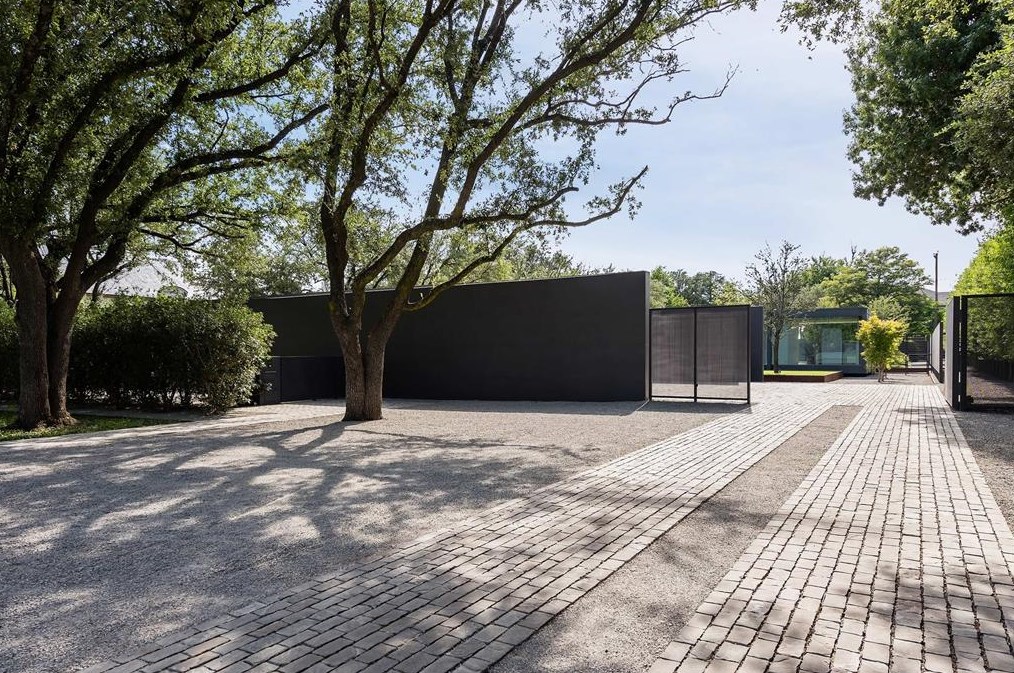 11345 Ricks Cir, Dallas TX  75230-3029 exterior