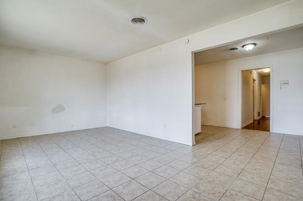 2732 W Jefferson Blvd, Dallas, TX 75211