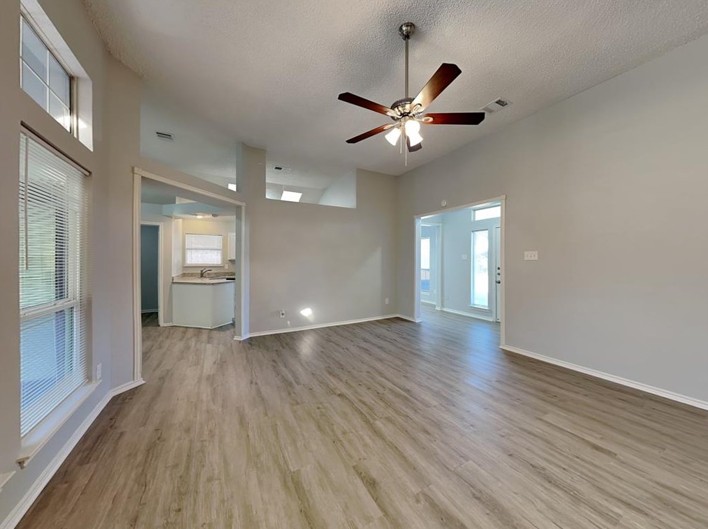404 Derby Ln, Desoto, TX 75115