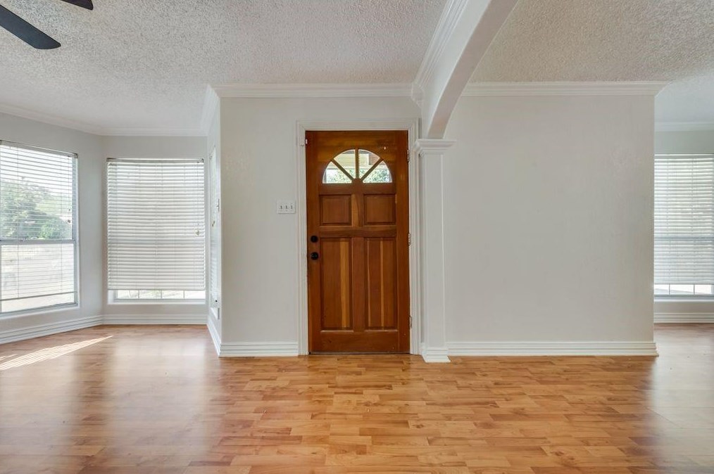 2800 Burchill Rd S, Fort Worth, TX 76105