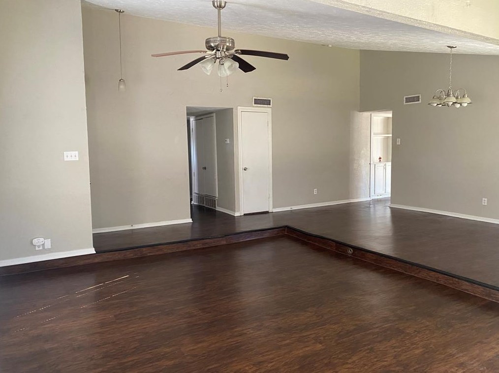 1901 Castille Dr, Carrollton, TX 75007-3127