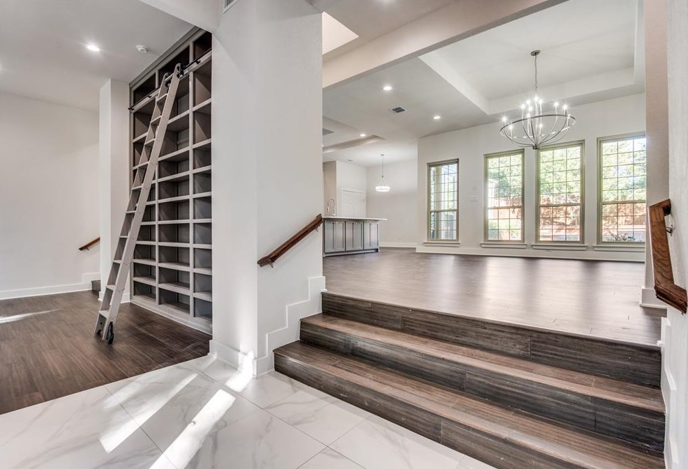 9506 Moss Hvn Dr, Dallas TX  75231-2610 exterior