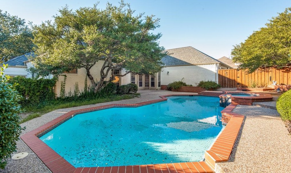 9506 Moss Hvn Dr, Dallas TX  75231-2610 exterior