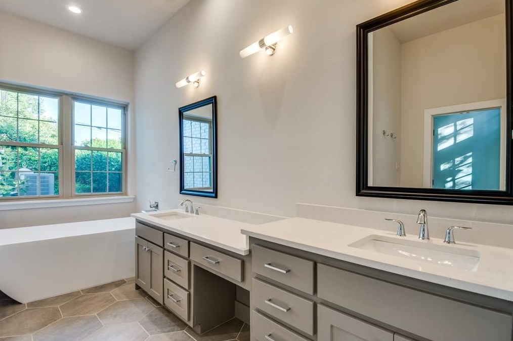 9506 Moss Hvn Dr, Dallas TX  75231-2610 exterior