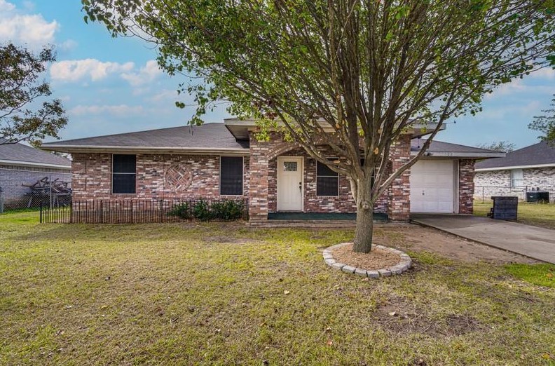 102 Janis St, Alvarado, TX 76009-3315