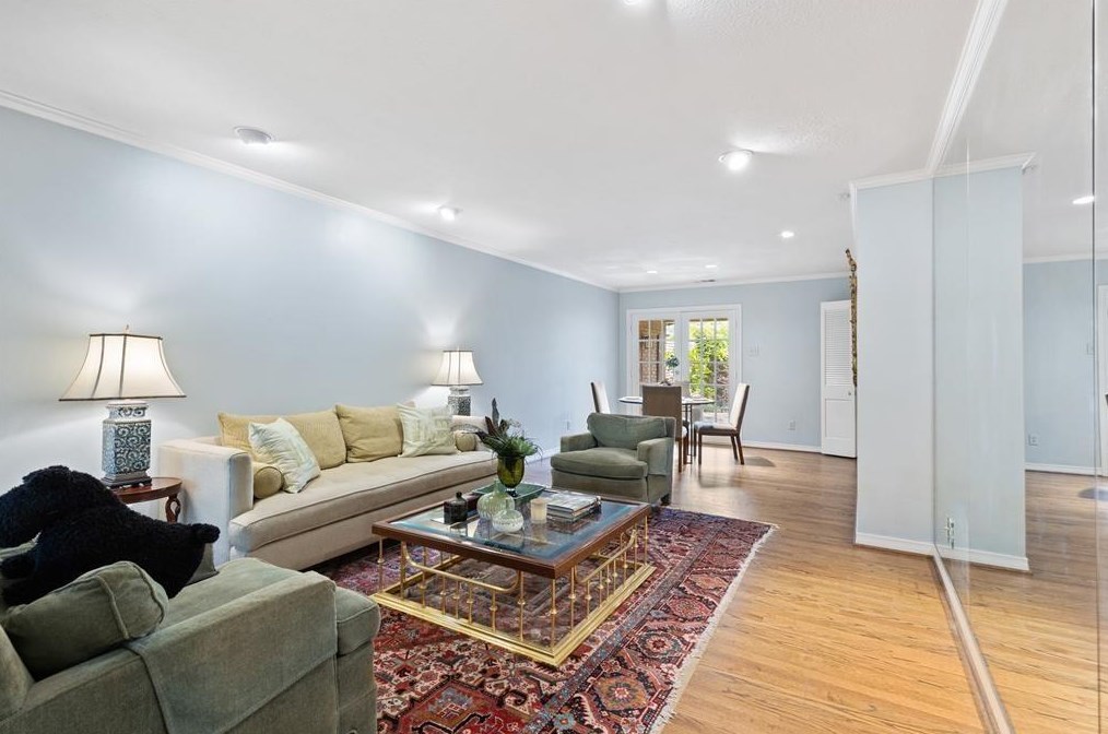 9152 Villa Park Cir, Dallas TX  75225-2006 exterior