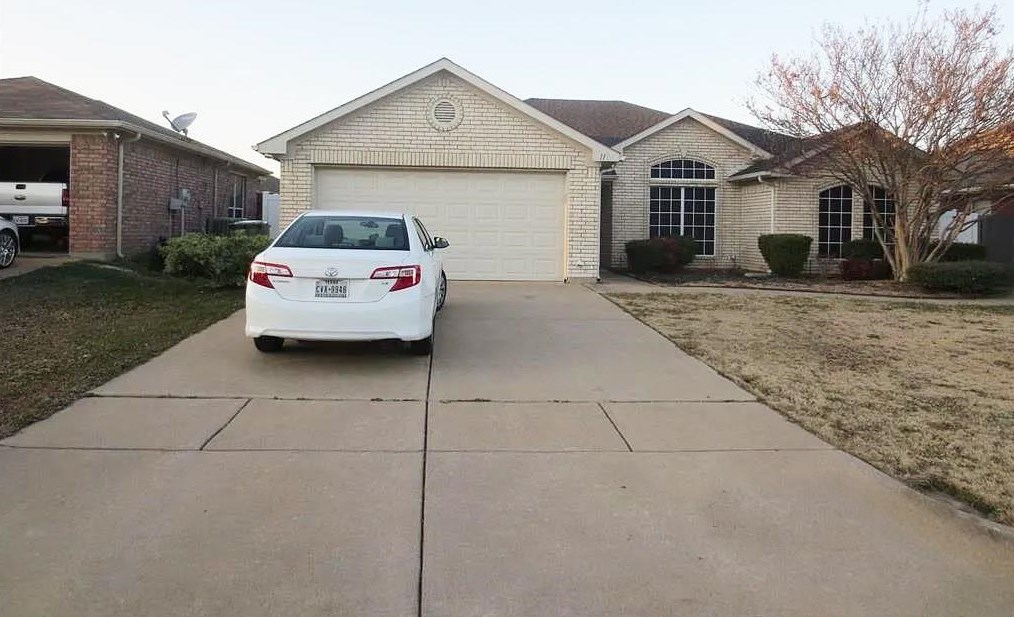 11 Bahama Ct, Midlothian, TX 76063