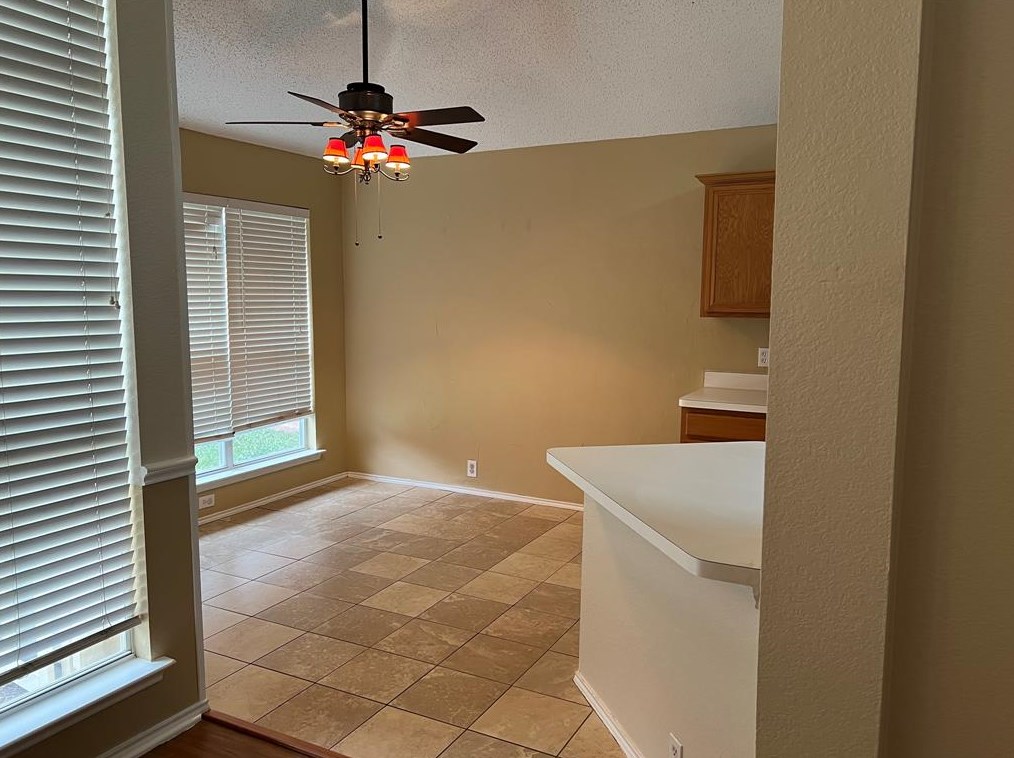 210 Madisson Dr, Euless, TX 76039
