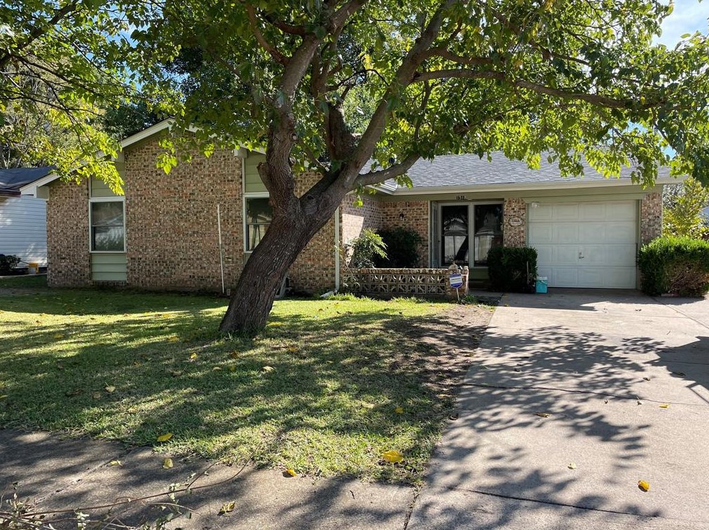 1518 Meadowcrest Dr, Garland, TX 75042