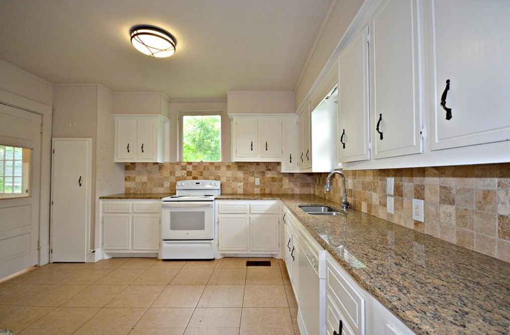 1402 E Chaffin St, Sherman, TX 75090