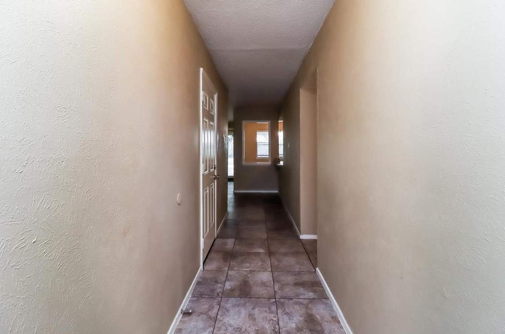 1928 Lost Creek Dr, Arlington, TX 76006