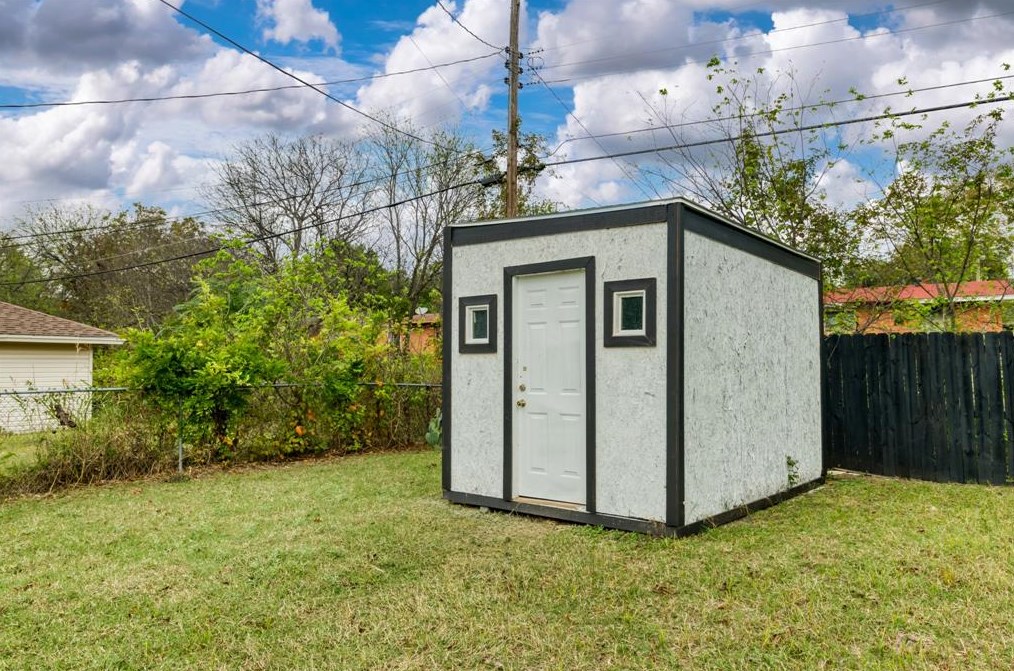 1237 Pentagon Pkwy, Dallas TX  75216-6992 exterior