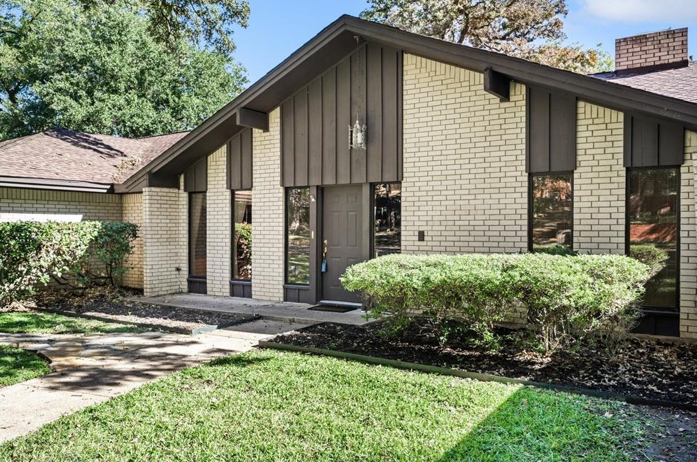 1405 Pebble Creek Dr, Euless, TX 76040