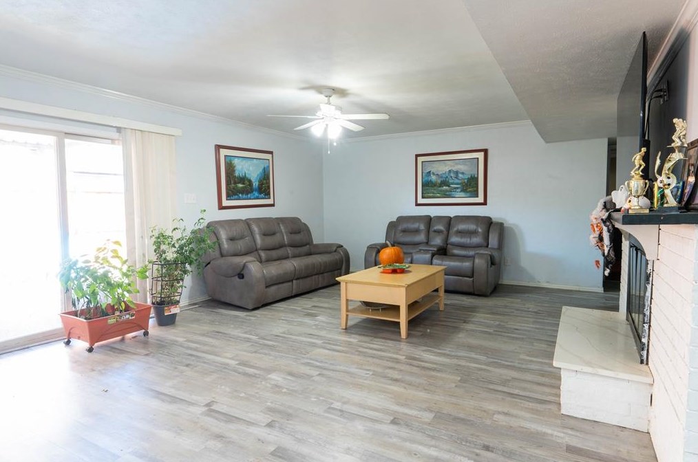 8512 Londonderry Ln, Dallas TX  75228-5441 exterior