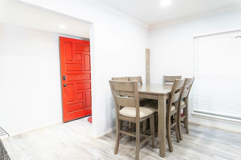 8512 Londonderry Ln, Dallas, TX 75228