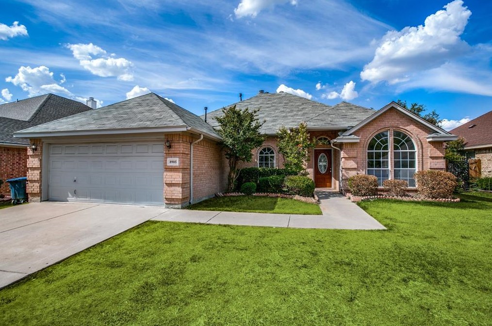 8905 Saranac Trl, Fort Worth, TX 76118