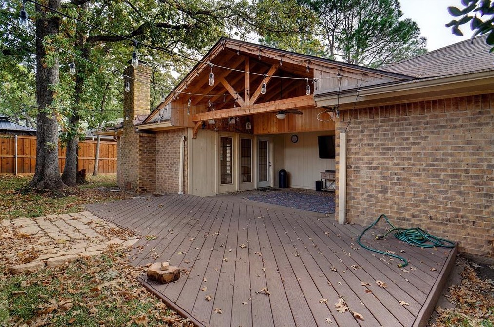 2813 Woodpath Ln, Bedford, TX 76021