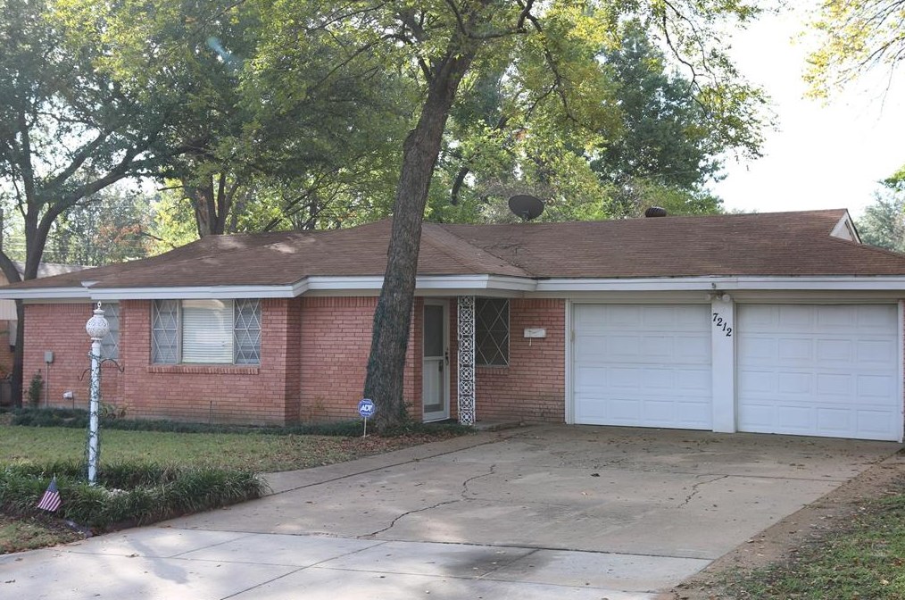 7212 Oakland Ln, Fort Worth, TX 76180