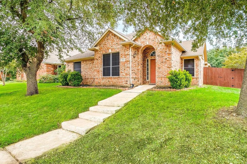 1945 Reddenson Ct, Carrollton, TX 75010