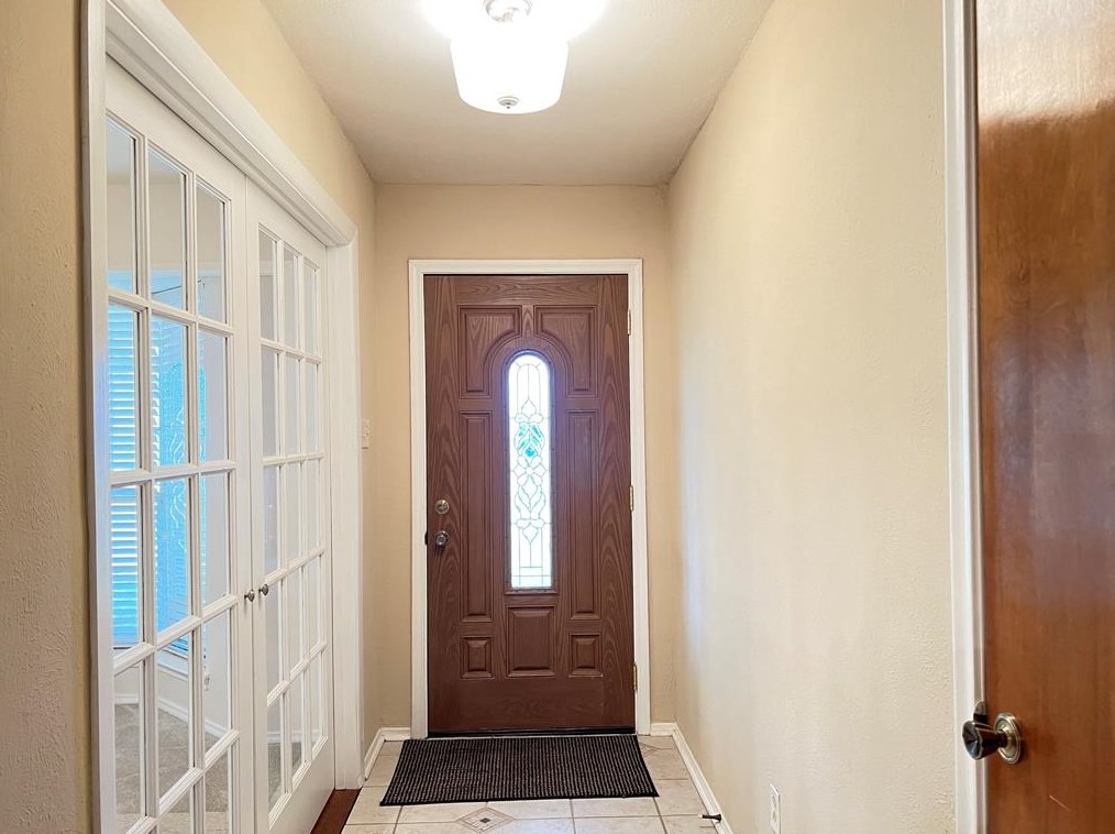 208 Iroquois Ln, Waxahachie, TX 75165