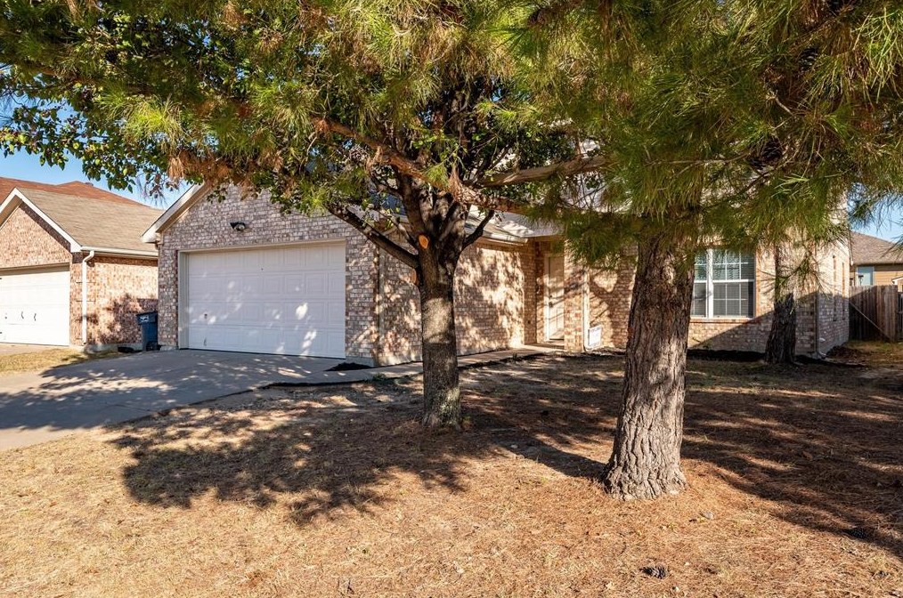 228 Memory Dr, Fort Worth, TX 76108