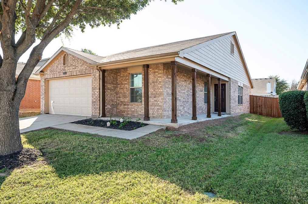 8924 King Ranch Dr, Aubrey, TX 76227
