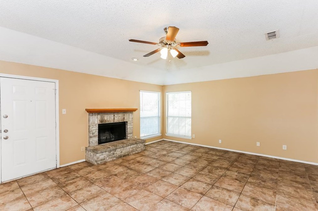 2720 Clovermeadow Dr, Fort Worth, TX 76123