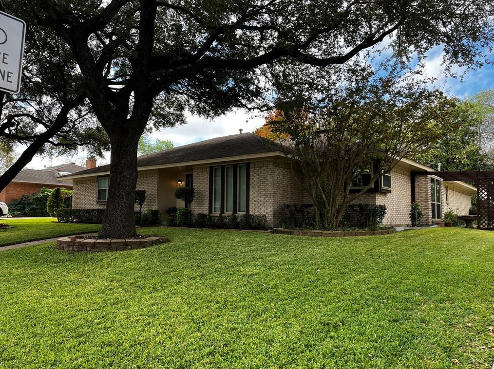 111 S Greenstone Ln, Duncanville, TX 75116