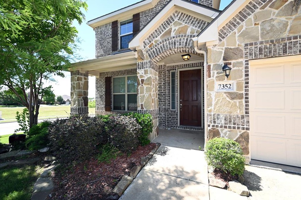 7352 Desert Willow Dr, Denton, TX 76208
