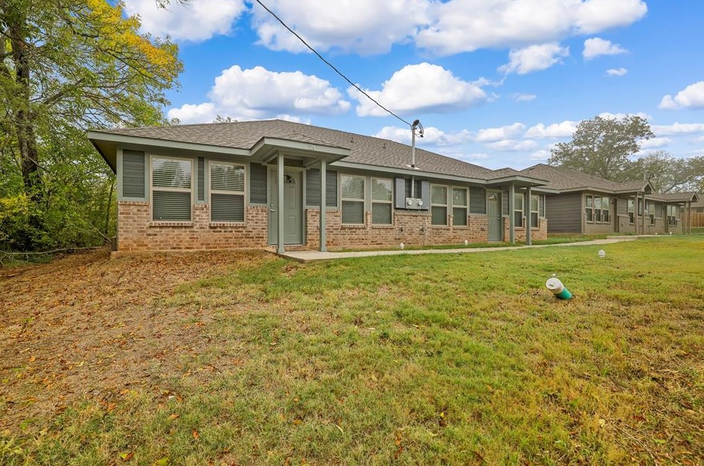 324 W Munson St, Denison, TX 75020