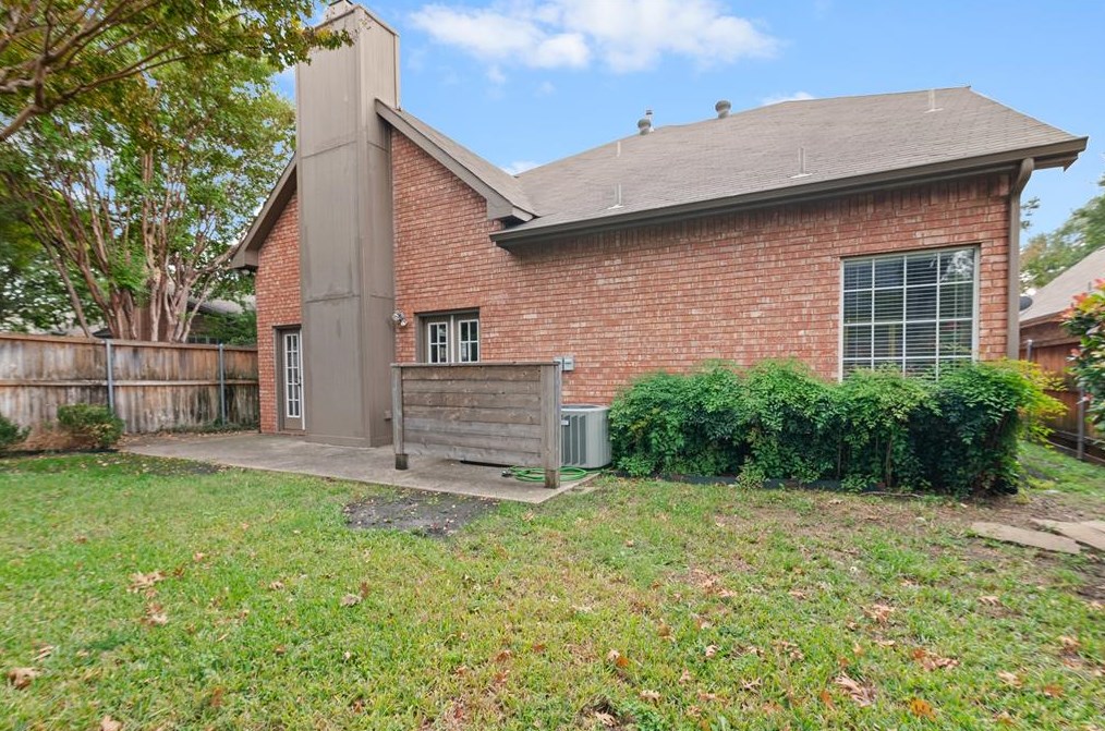 3781 Lakeway Ct, Addison TX 75001-7945 exterior