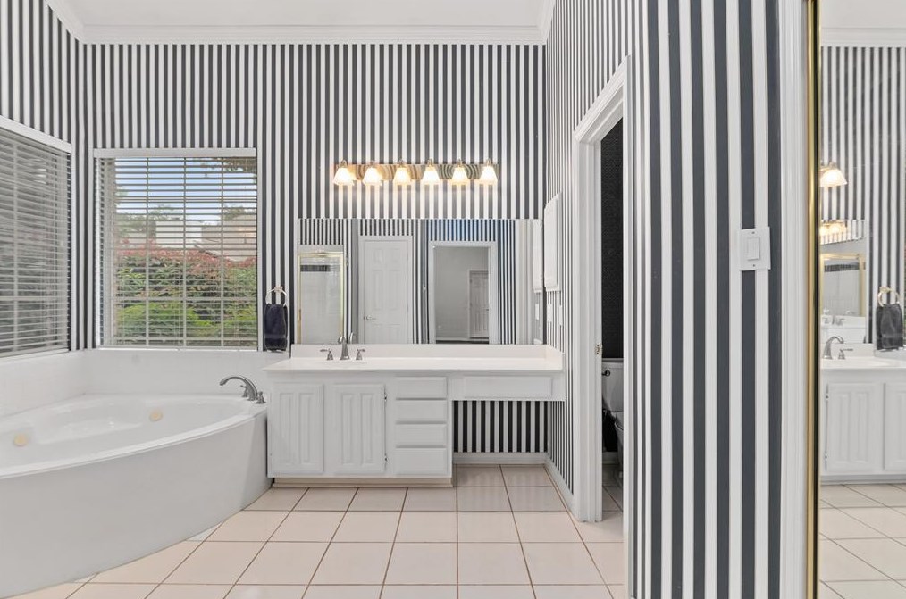 3781 Lakeway Ct, Addison TX 75001-7945 exterior