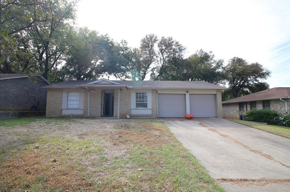 801 Janann St, Euless, TX 76039