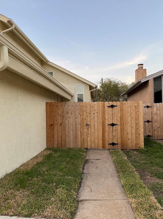 213 W Rochelle Rd, Irving, TX 75062