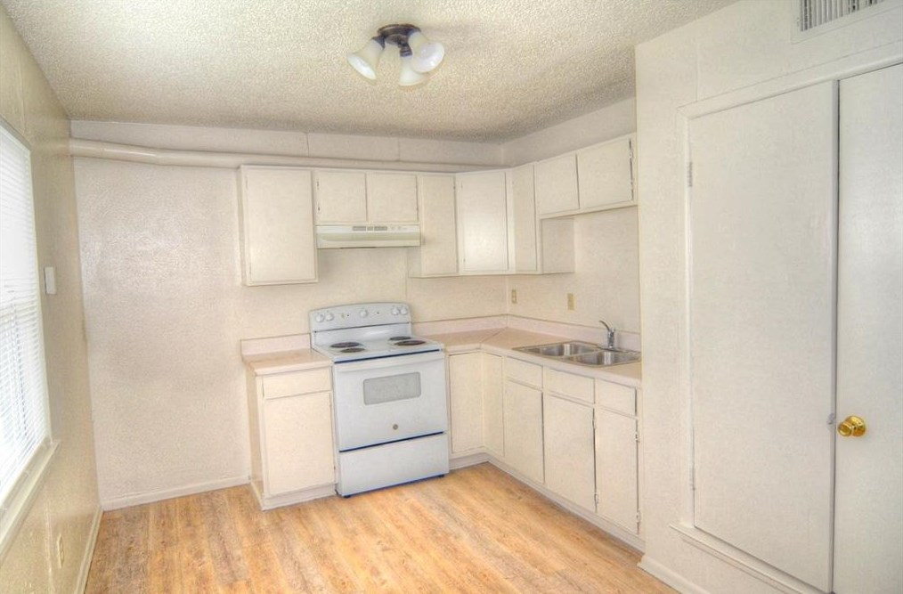 616-b Moore St, Garland, TX 75040