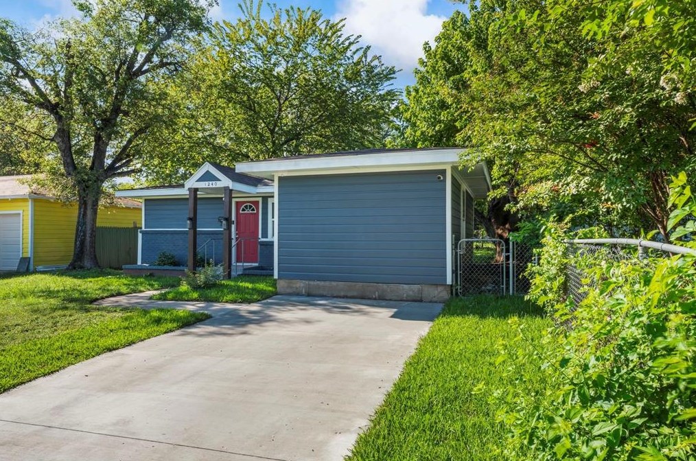 1240 E Robert St, Fort Worth, TX 76110