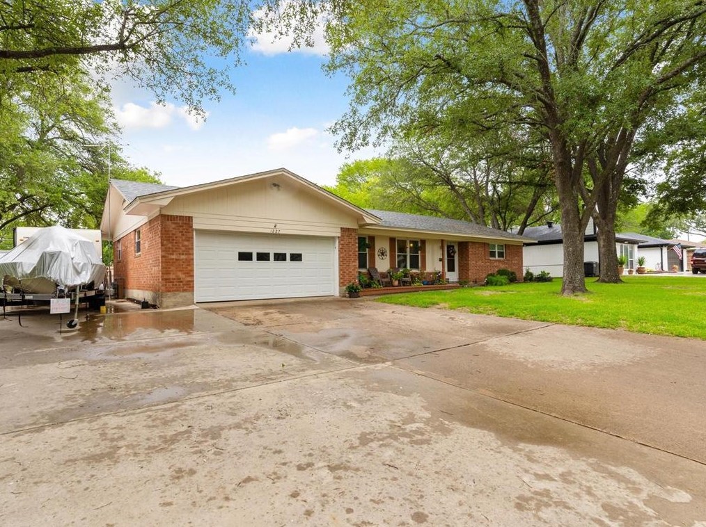1227 Tanglewood Dr, Cleburne, TX 76033