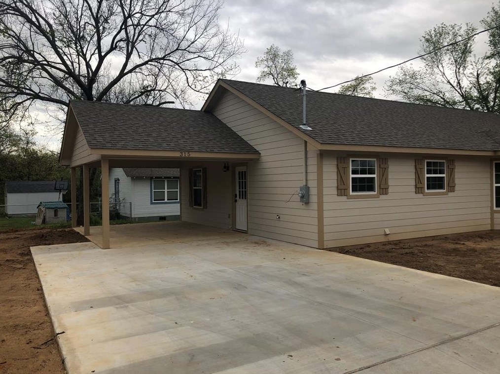 315 Water St, Whitesboro, TX 76273