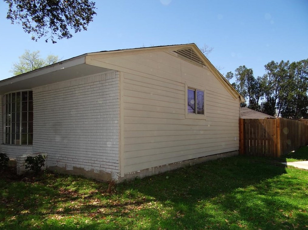 6737 Kenwell St, Dallas TX  75209-5345 exterior