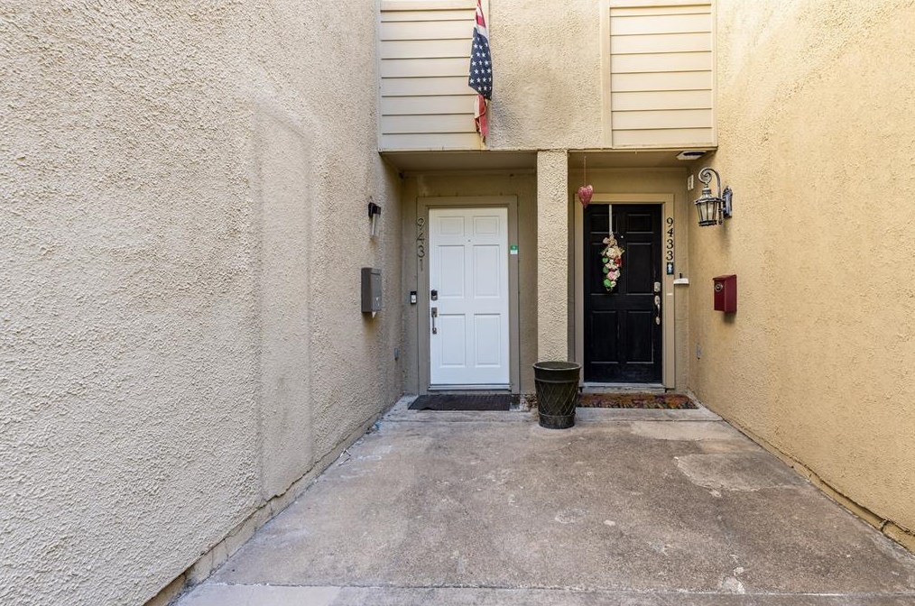 9431 Timberleaf Dr, Dallas TX  75243-6123 exterior