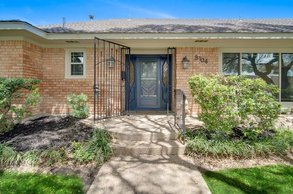 8104 Bangor Dr, Fort Worth, TX 76116