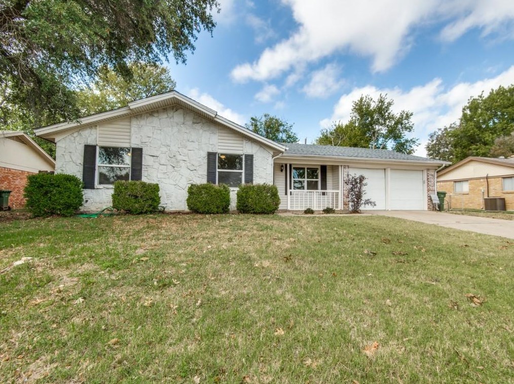 1417 Simpson Dr, Hurst, TX 76053